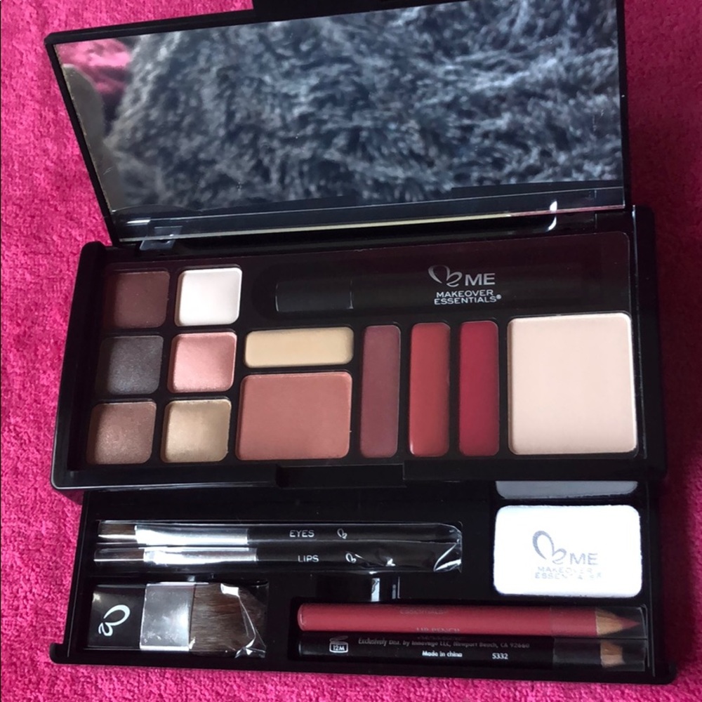 π§π»ββοΈMe Makeover Essentials Kitπ§π»ββοΈ - Picture 4 of 6